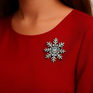 Avon Snowflake Brooch Vtg silvertone metal glitter rhinestones 2.25” diameter